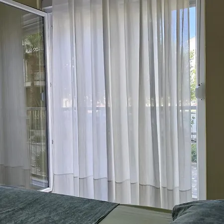 Liza - Unit 2 Apartment